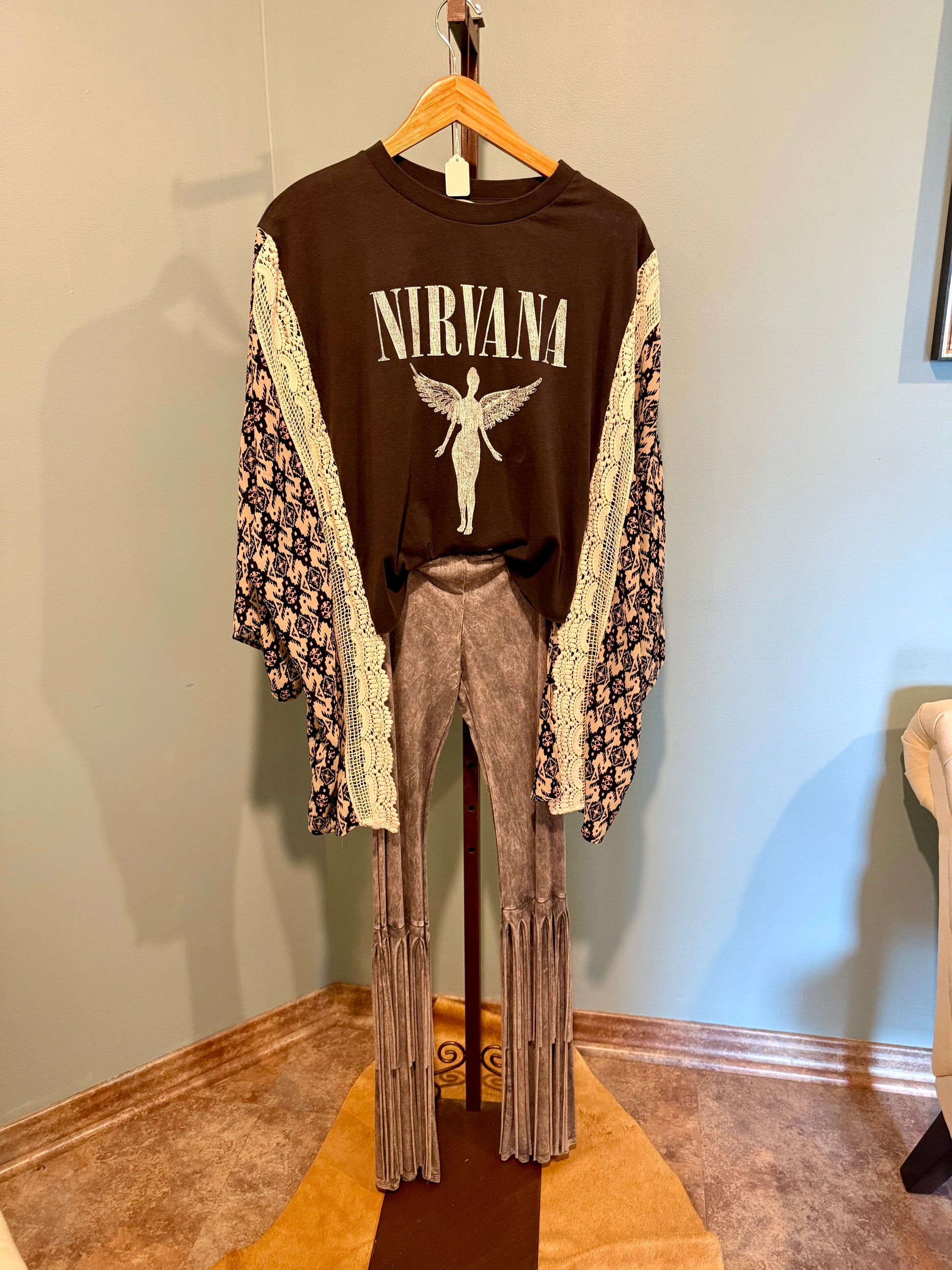 Roper Band Tee Nirvana Cream Lace