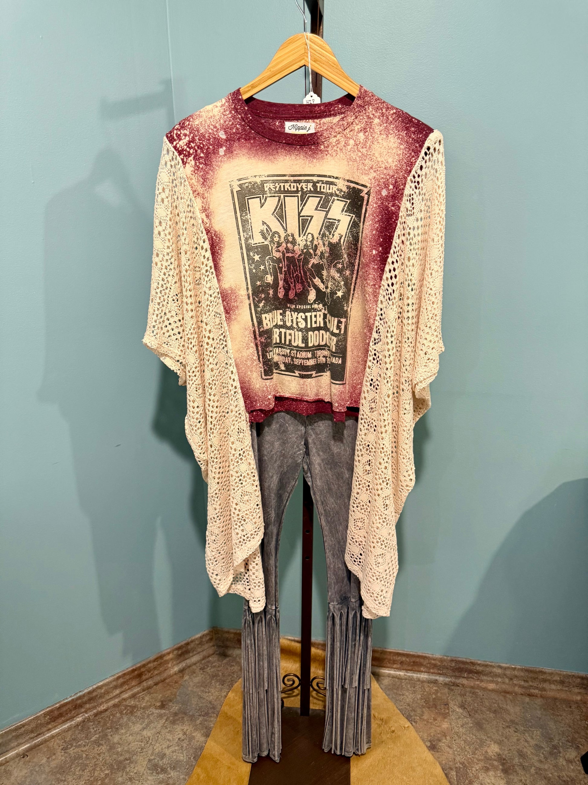 Roper Band Tee Kiss with Lace Sleeves